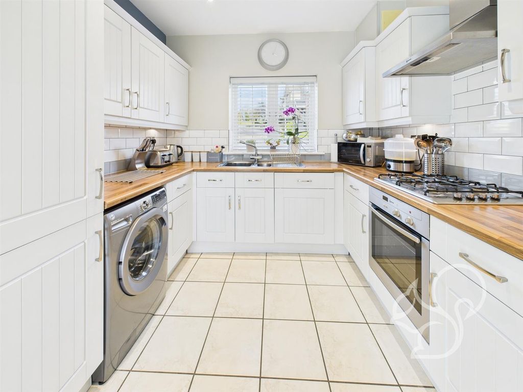 Property photo 3 of 19 Kitchen