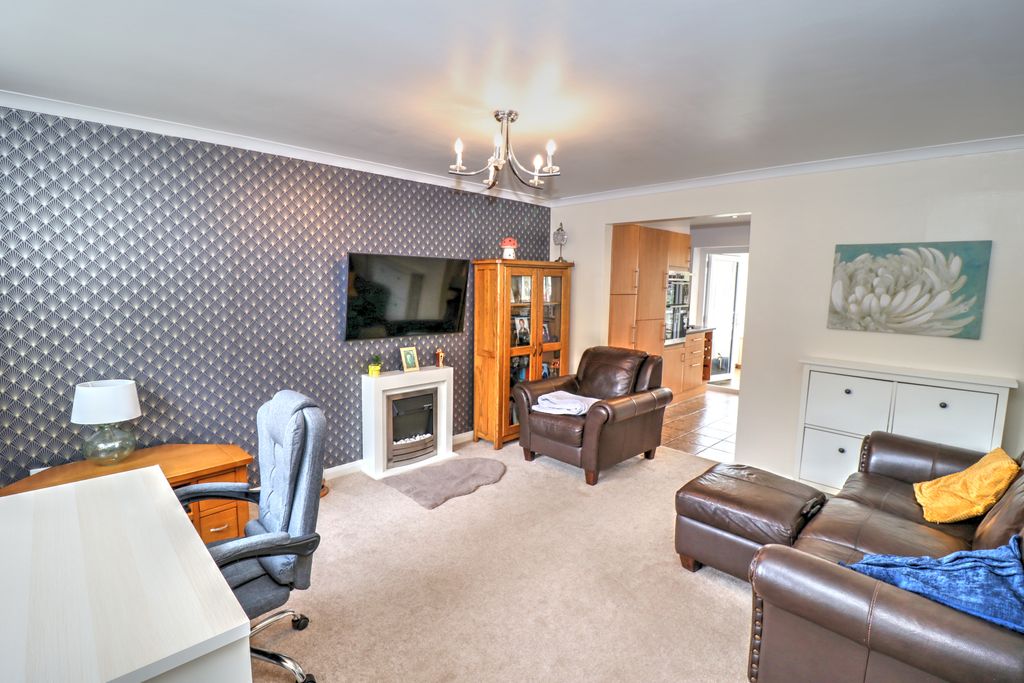 Property photo 2 of 15 Img_7075