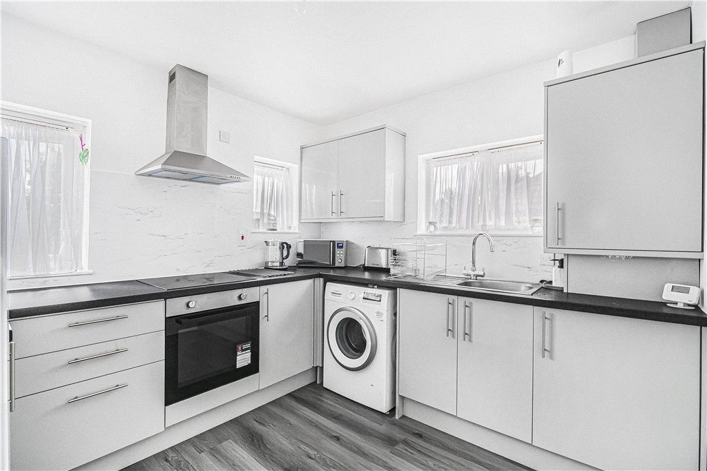 Property photo 3 of 18 Kitchen