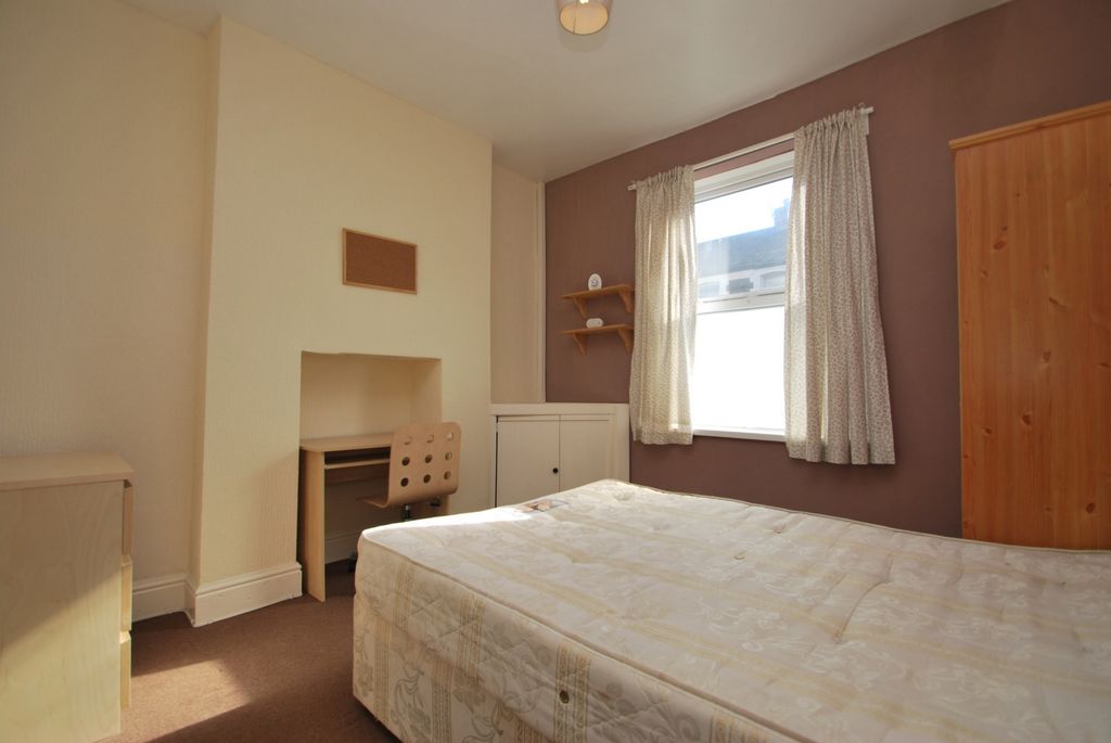 Property photo 3 of 9 Photo 2