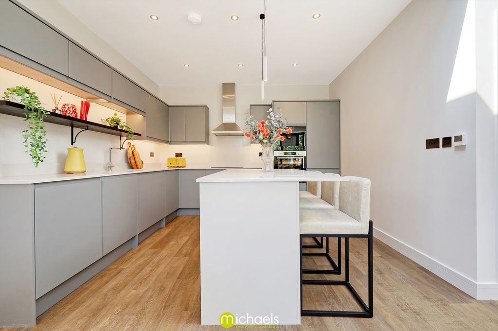 Property photo 3 of 35