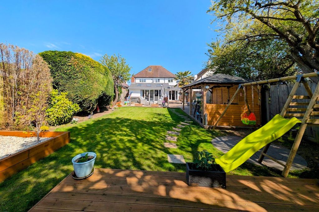 Property photo 2 of 34