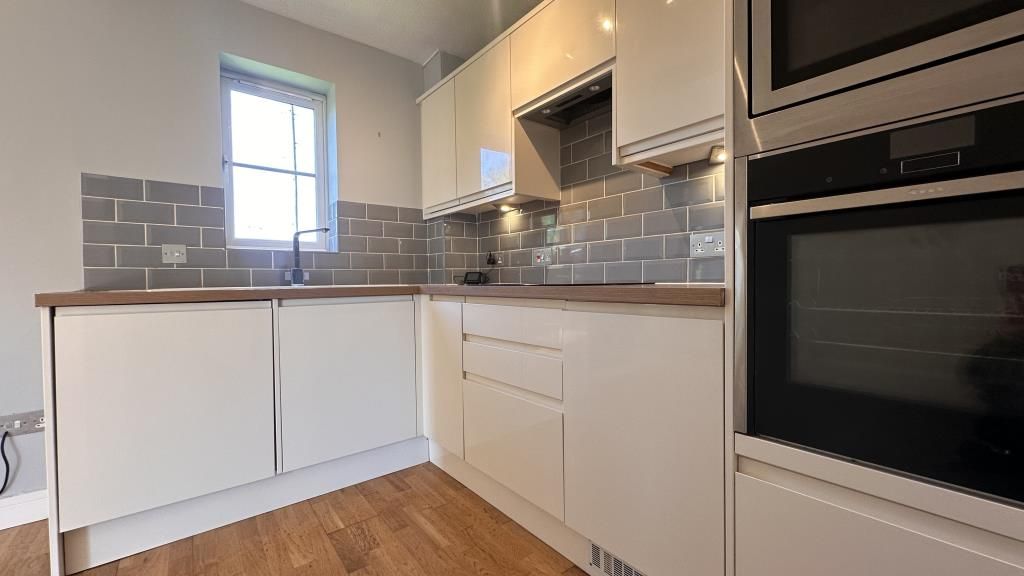 Property photo 2 of 10 Kitchen