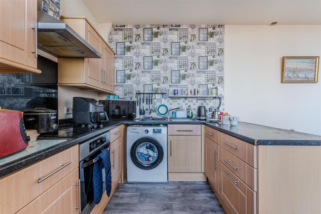 Property photo 2 of 20 Kitchen/Dining/Living Room