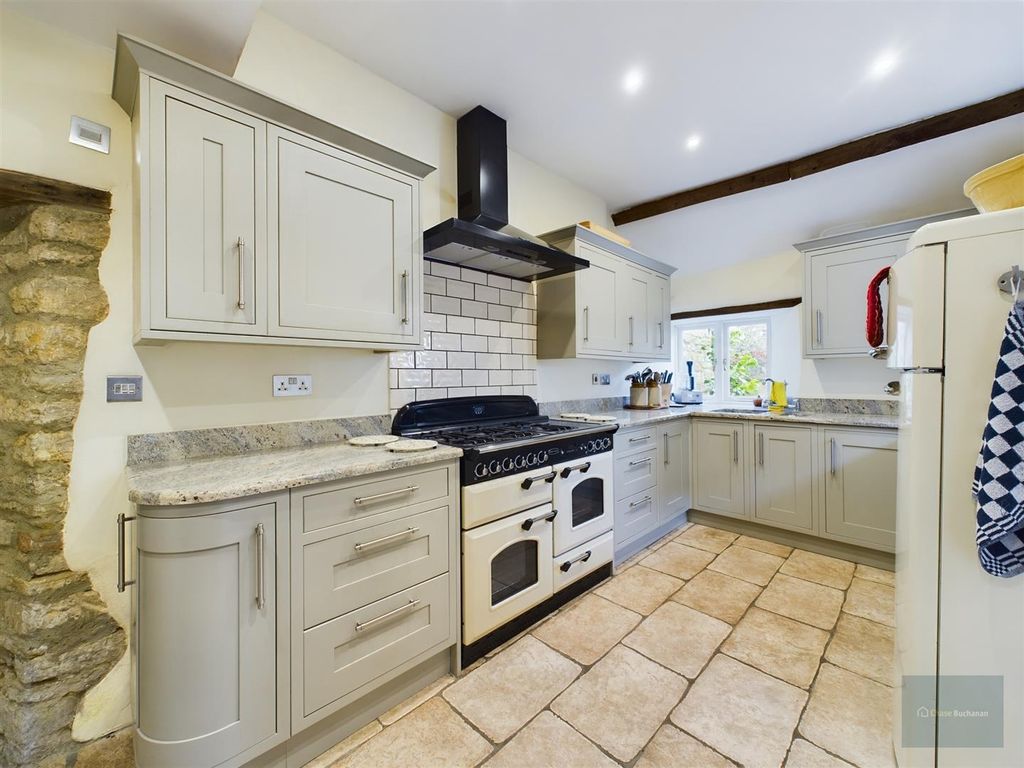 Property photo 3 of 24 Cam02558G0-Pr0076-St