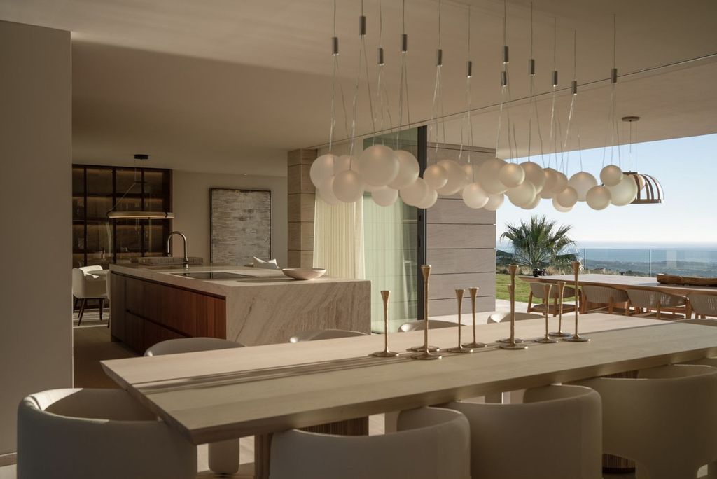 Property photo 3 of 36