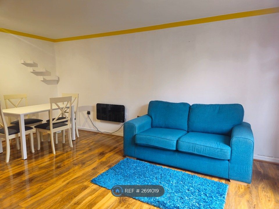 Property photo 3 of 19 Living Room