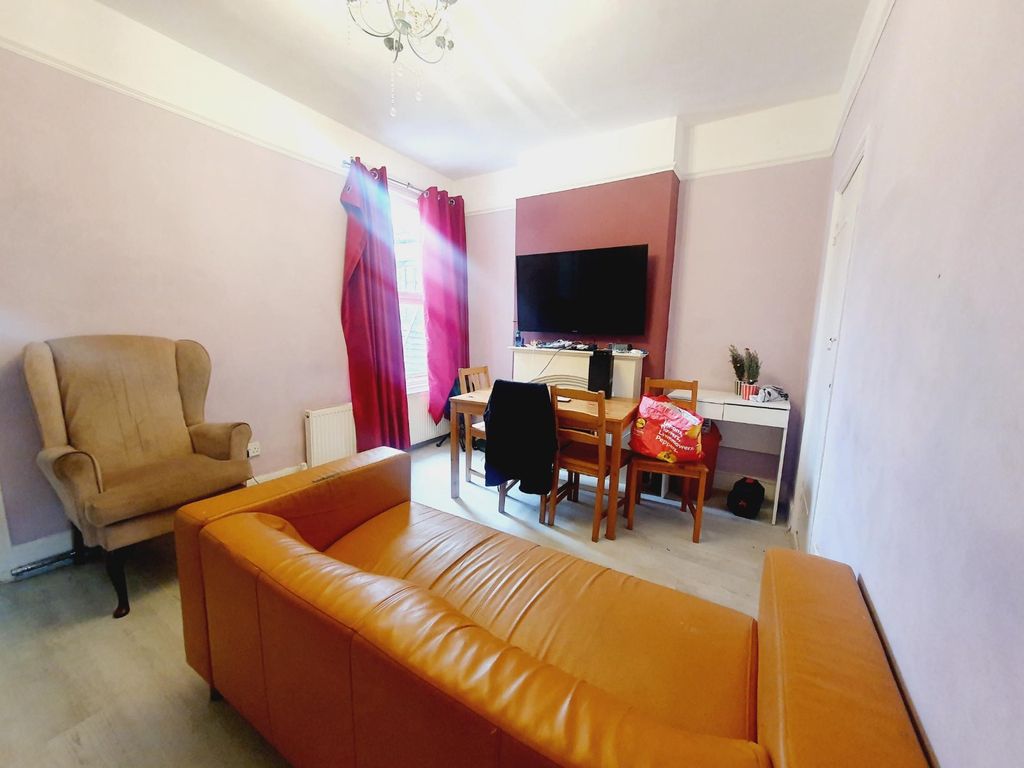 Property photo 3 of 6 Picture No. 15