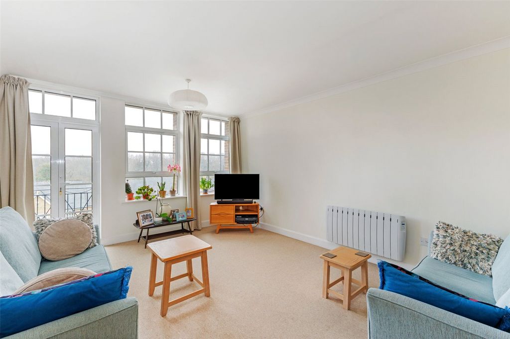 Property photo 2 of 11 Sitting Room