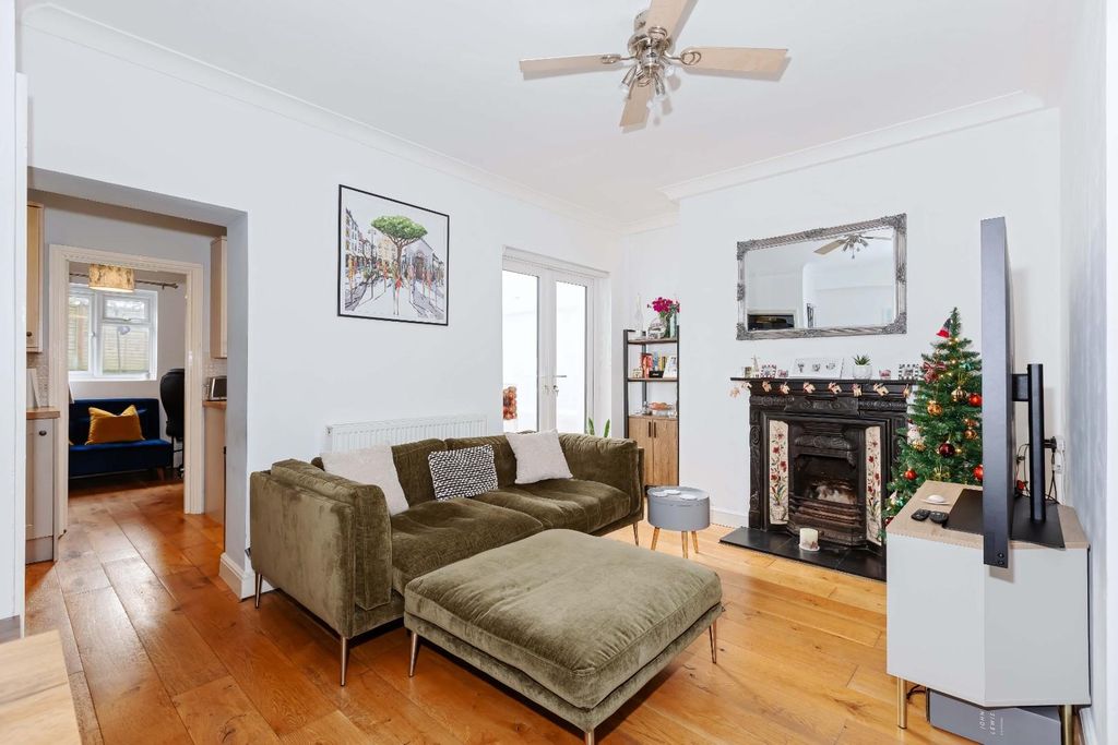 Property photo 3 of 17 New Church Rd_3.Jpg