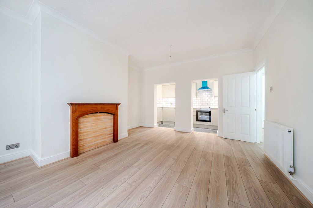 Property photo 2 of 11 Picture No. 17