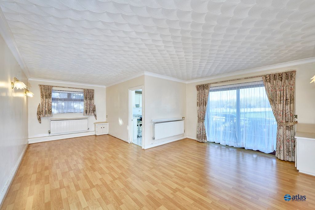 Property photo 2 of 14 Lounge