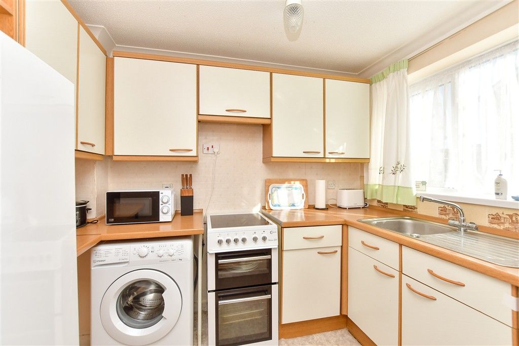 Property photo 3 of 10 Kitchen