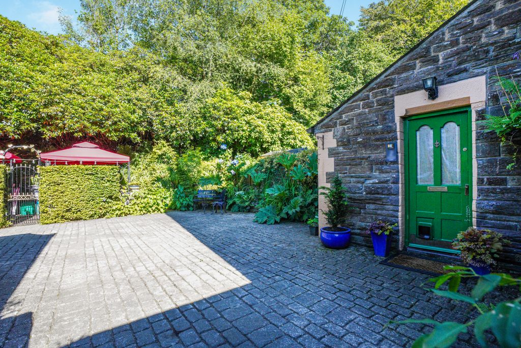 Property photo 3 of 38