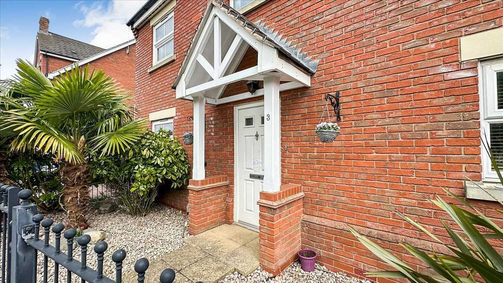 Property photo 2 of 28