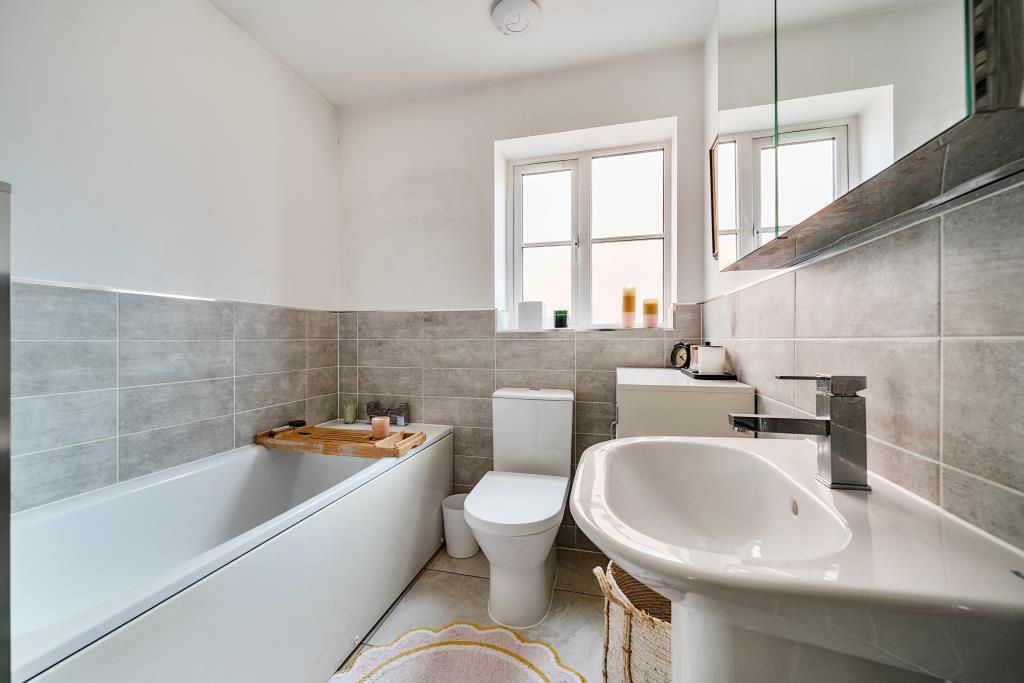 Property photo 3 of 21 Bathroom