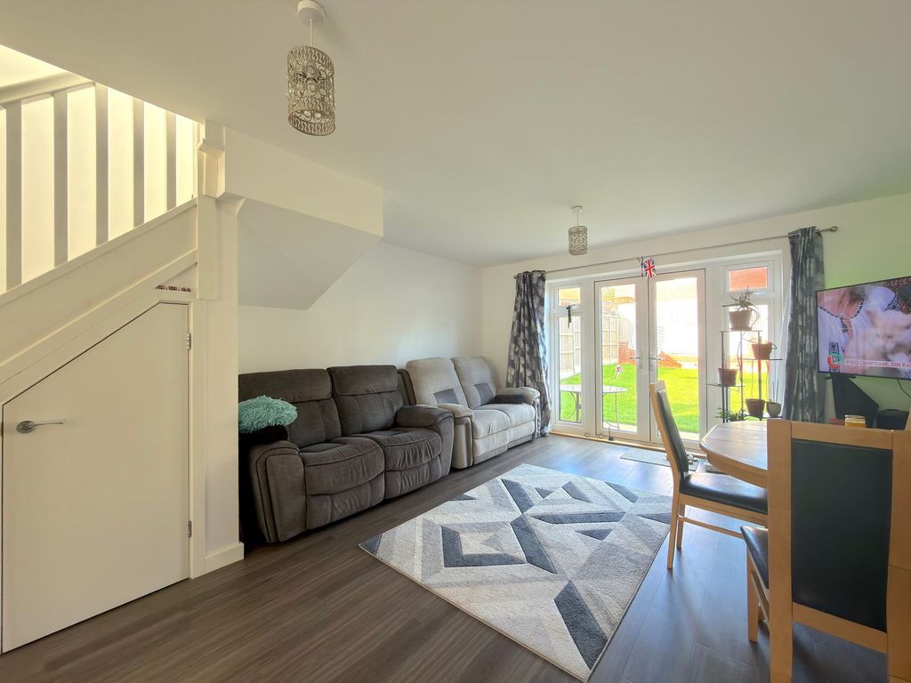 Property photo 3 of 17 Living Room/Dining Room/Kitchen (2)