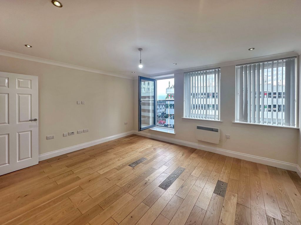 Property photo 1 of 6 Photo 6