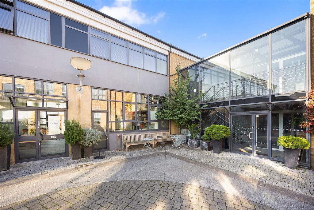 Property photo 3 of 11