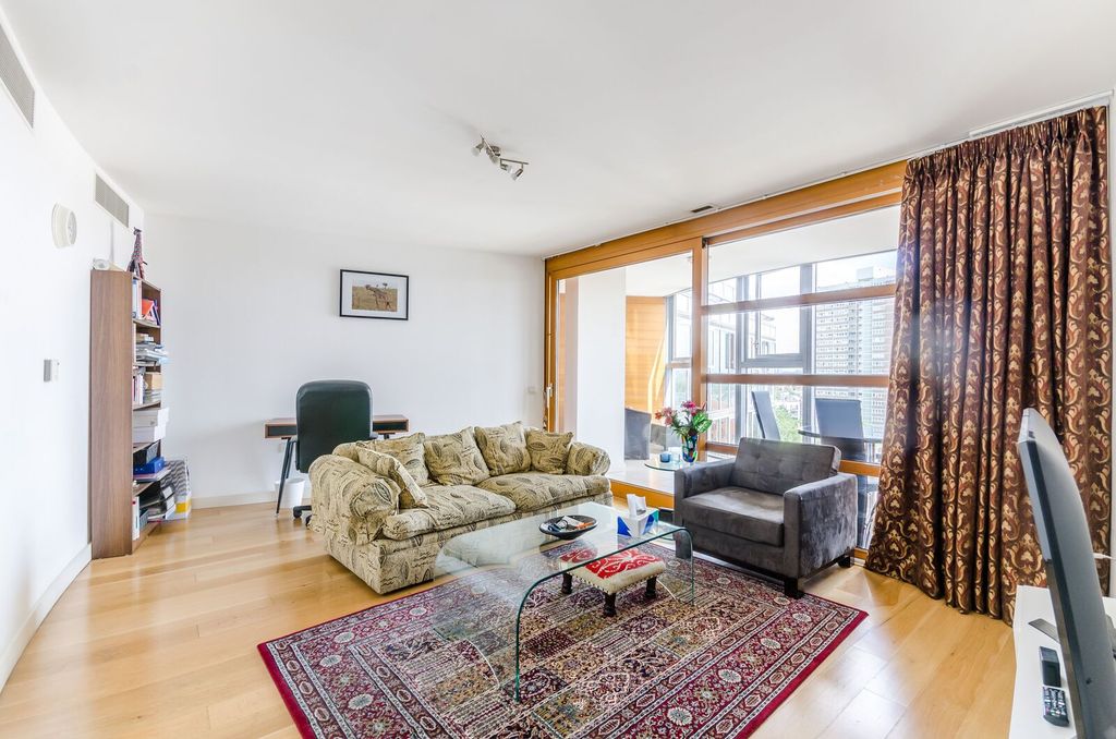 Property photo 2 of 8