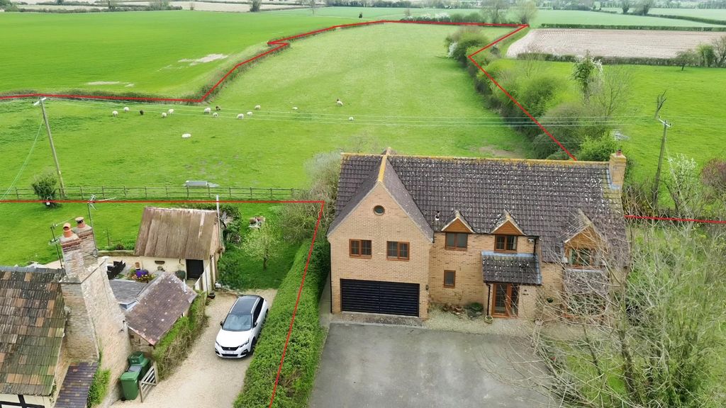 Property photo 2 of 26 Drones (4).Jpg