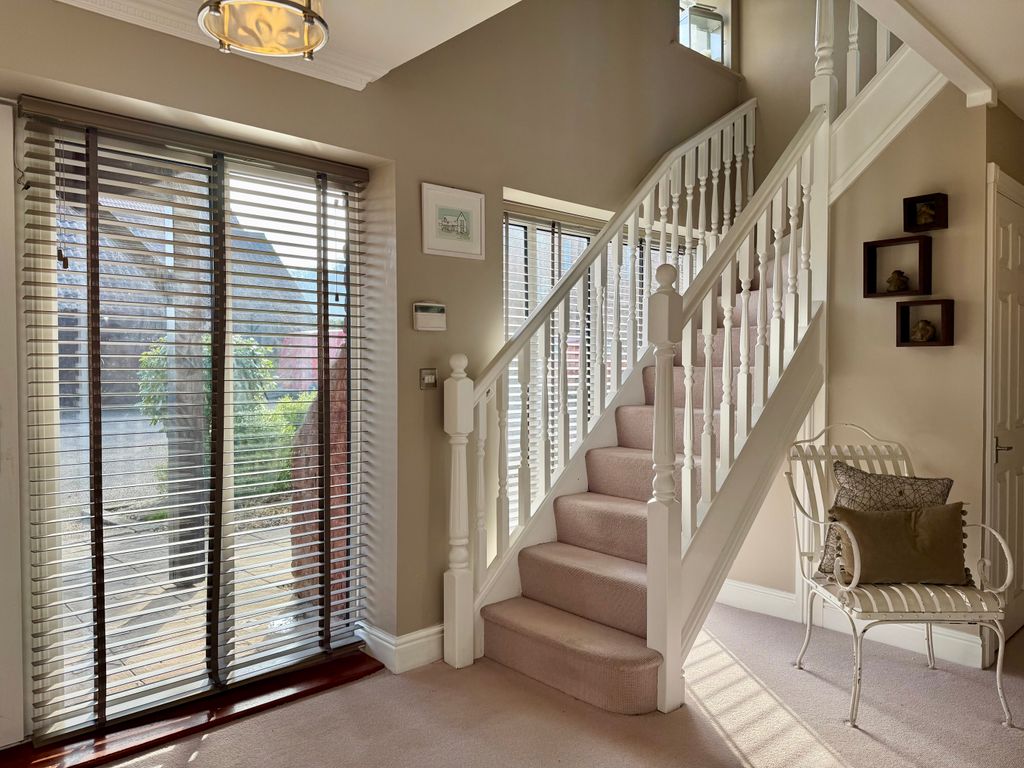 Property photo 3 of 19 Hallway
