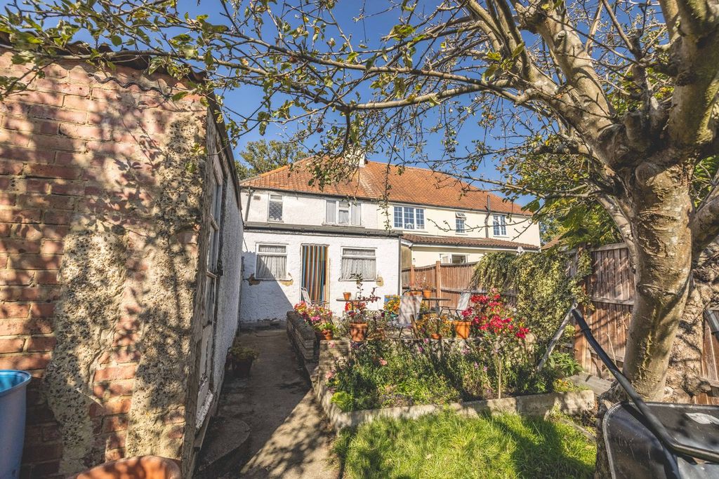 Property photo 2 of 22