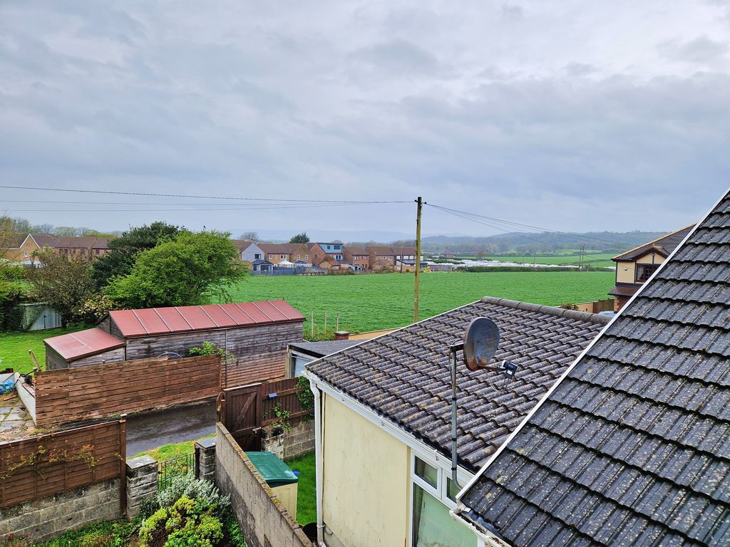 Property photo 2 of 25