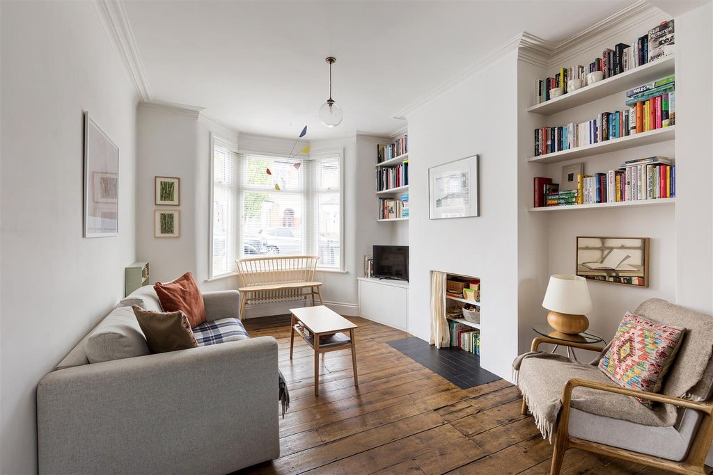 Property photo 2 of 51 Clarence Road, E17