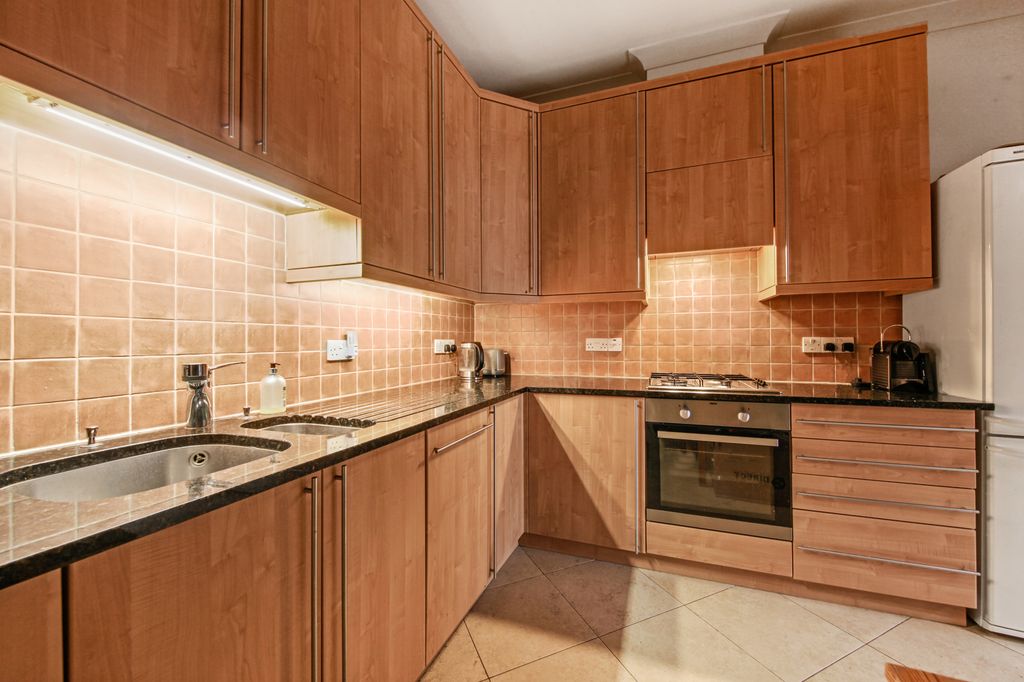 Property photo 3 of 8 Kitchen
