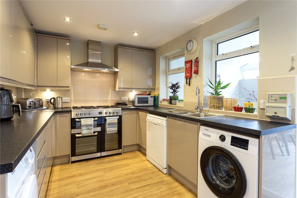 Property photo 2 of 17 Kitchen