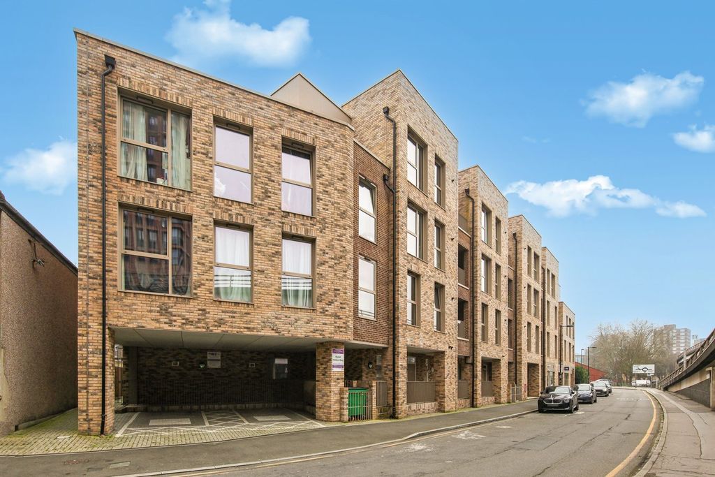 Property photo 1 of 12