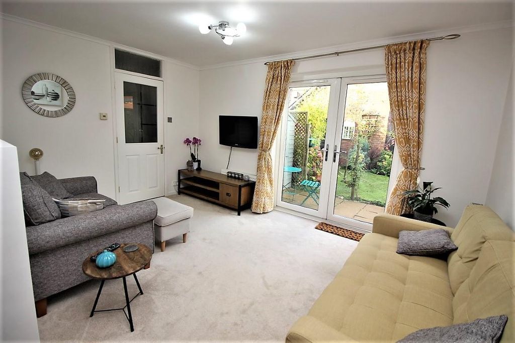 Property photo 2 of 11 Living Area