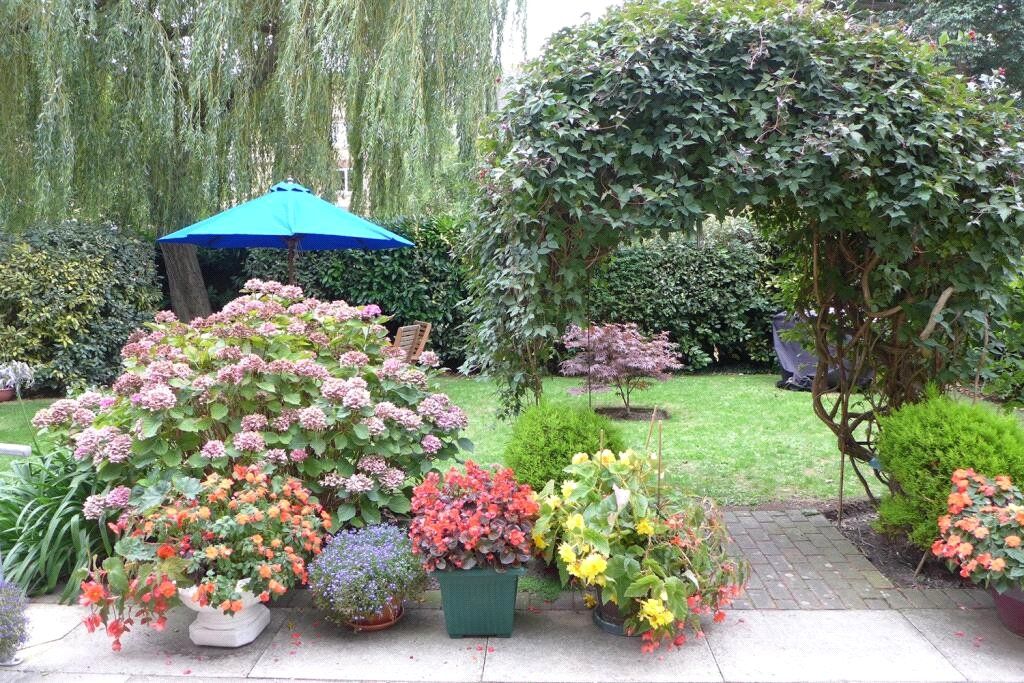 Property photo 3 of 23 Communal Gardens