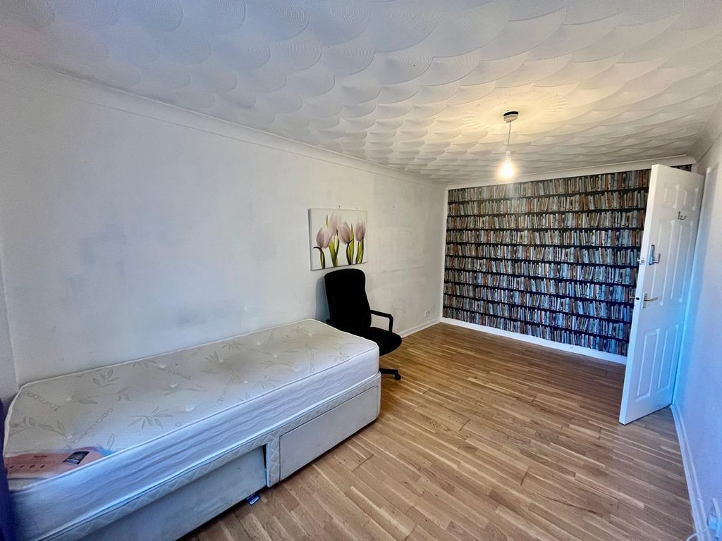 Property photo 3 of 4