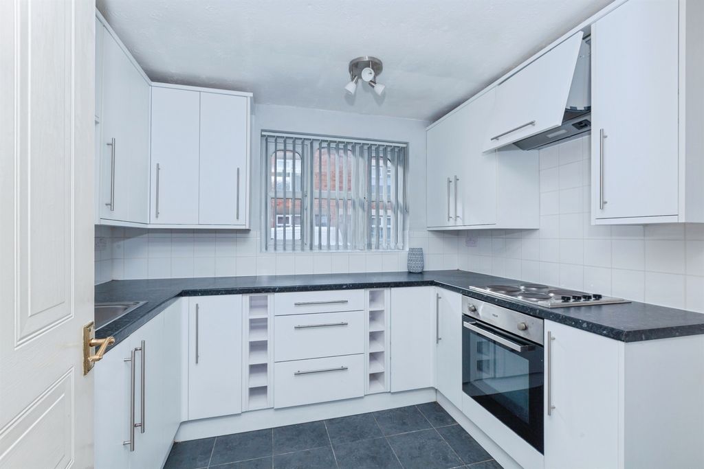 Property photo 3 of 16