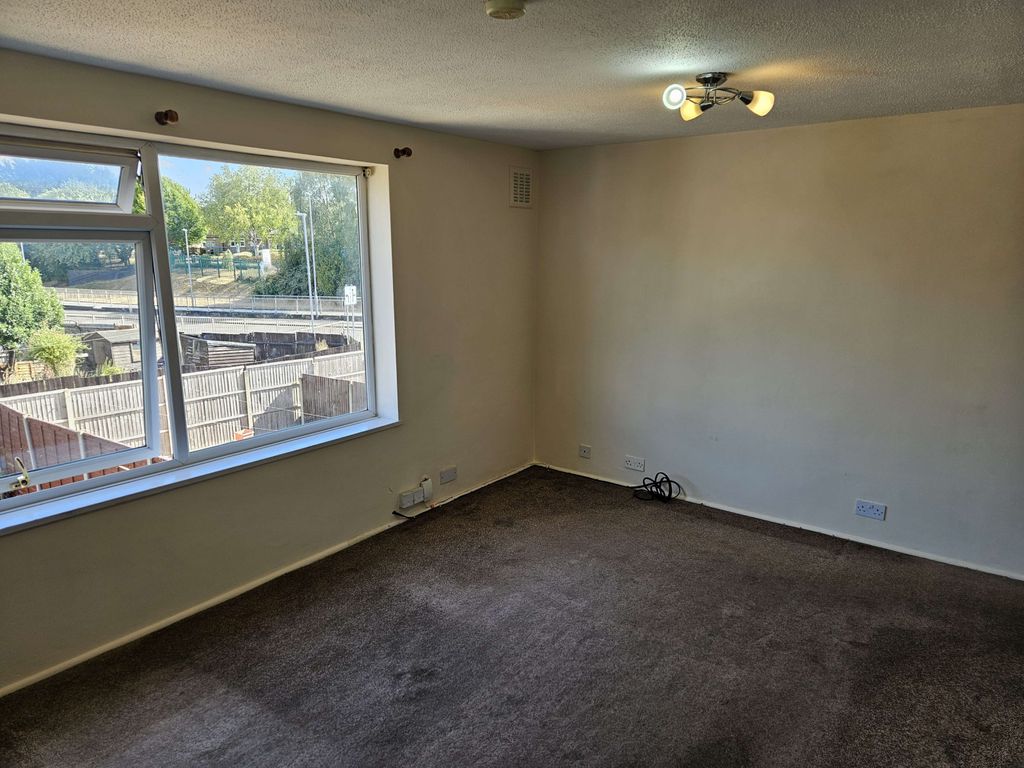 Property photo 3 of 11 Gallery