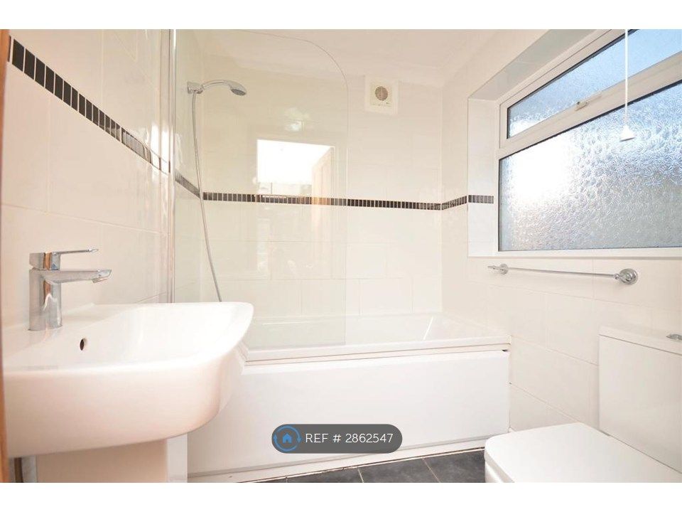 Property photo 3 of 7 Bathroom