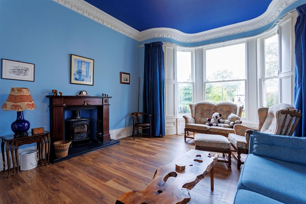 Property photo 2 of 28 2A Montgomerie Ter 11.Jpg