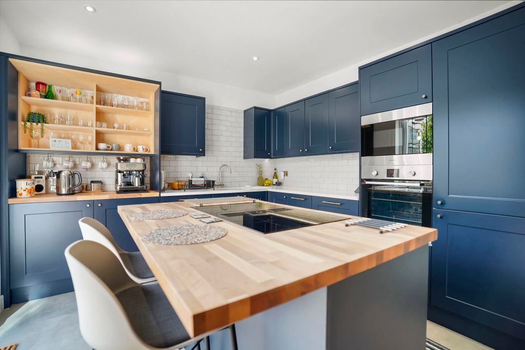 Property photo 3 of 38