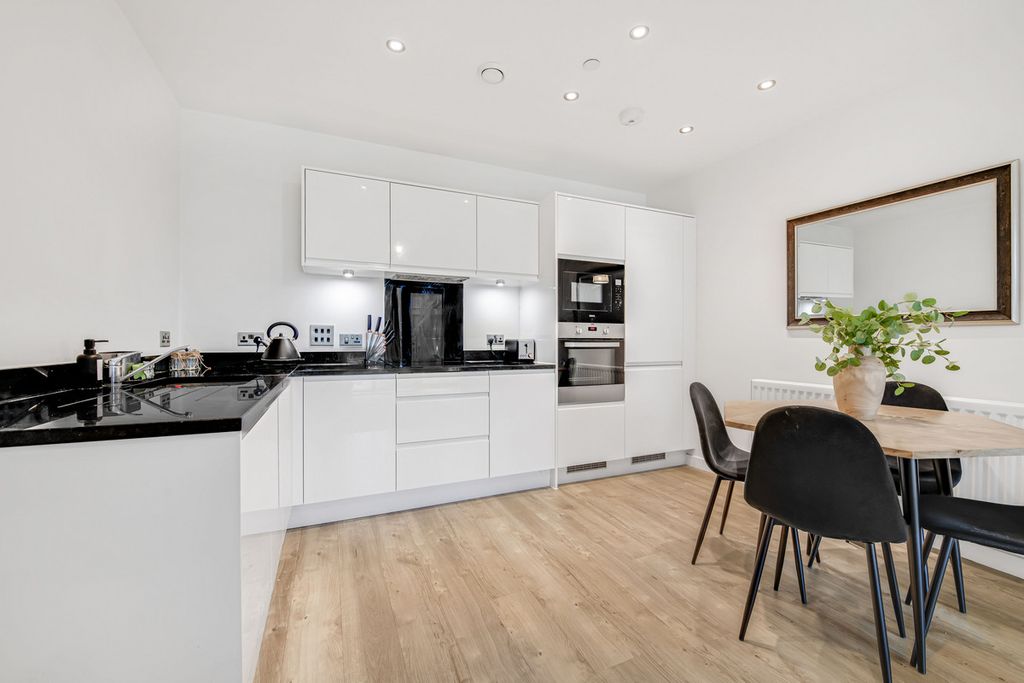 Property photo 3 of 21