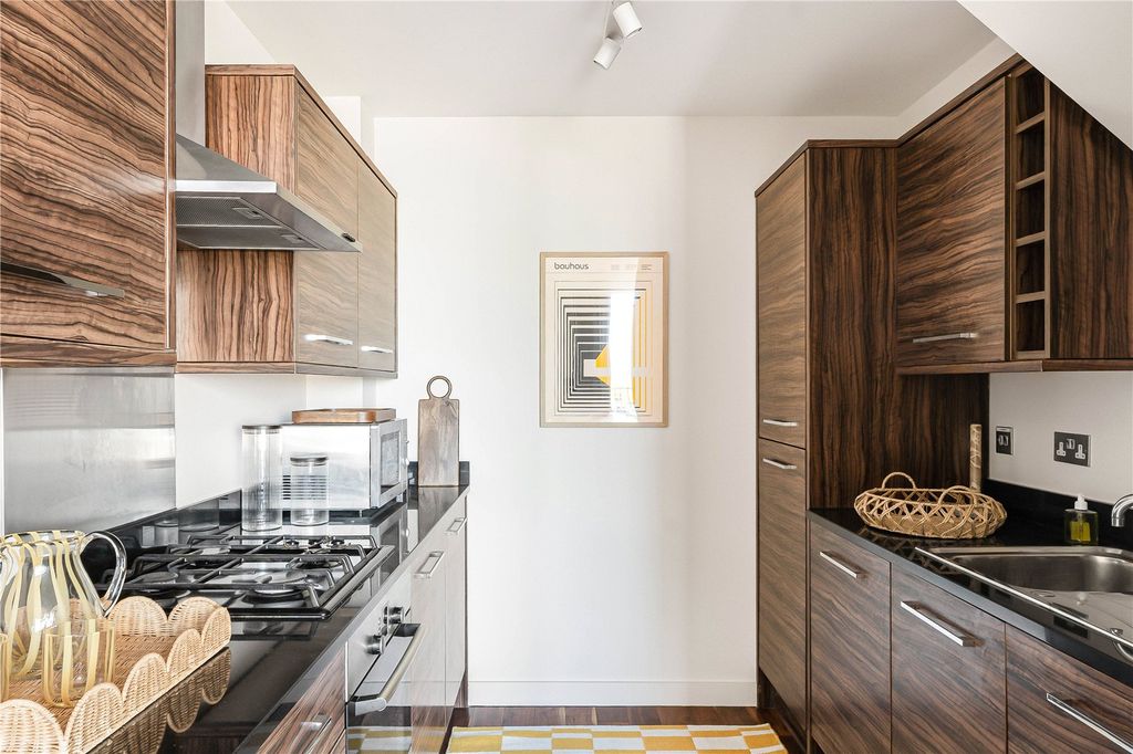 Property photo 3 of 19 Reception/Kitchen