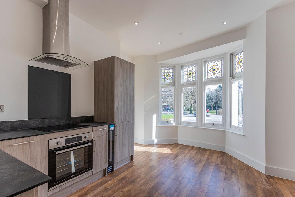 Property photo 1 of 10 Fairoak Road 11, 1-1.Jpg