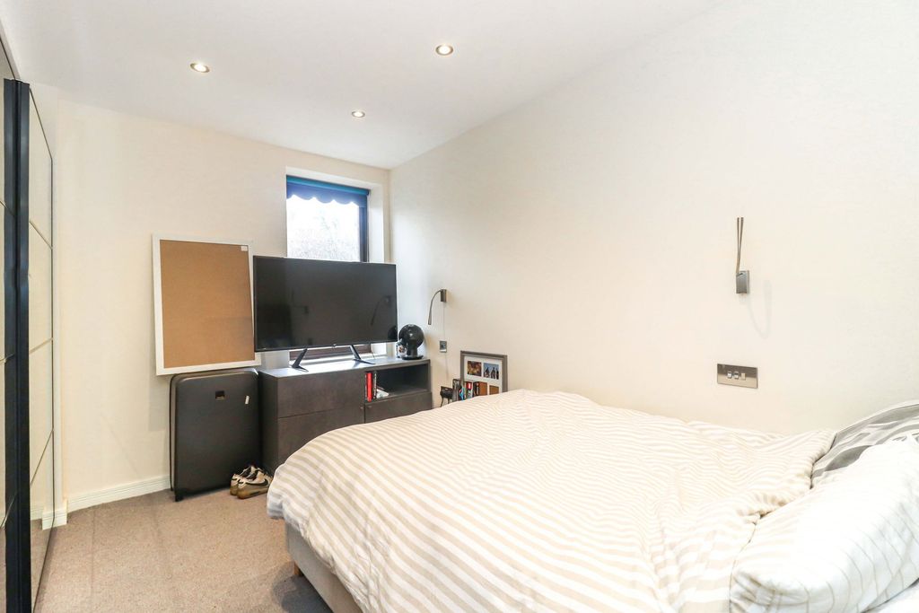 Additional image 10 of 2 bed flat for saleNashleigh Court, Severalls Avenue, Chesham HP5