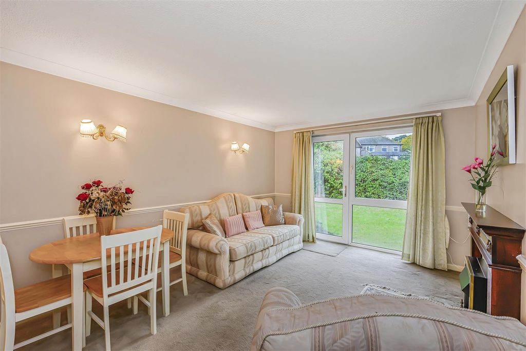 Property photo 2 of 33