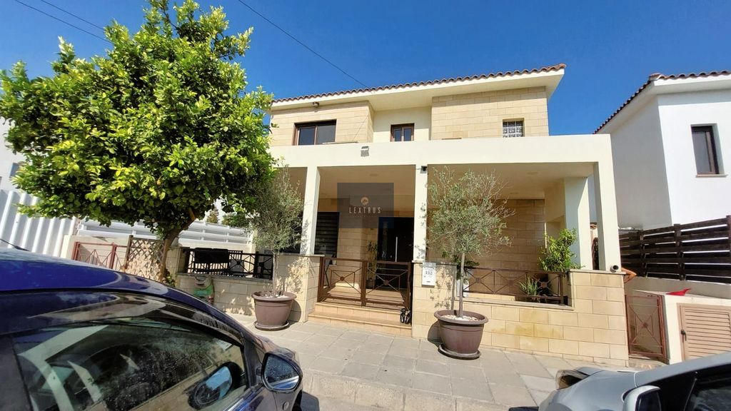 Property photo 1 of 28