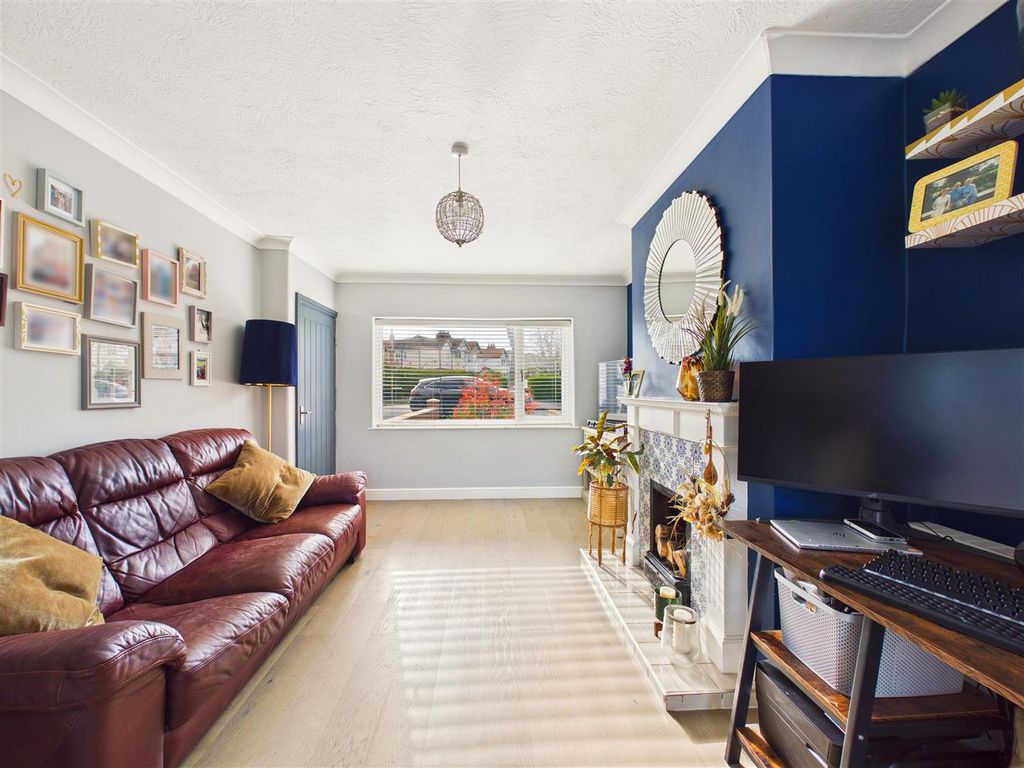 Property photo 3 of 18 Cam05193G0-Pr0131-Still013.Jpg