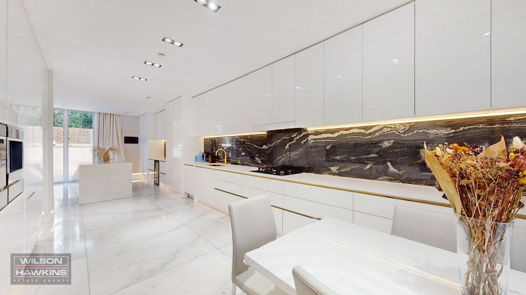 Property photo 2 of 25