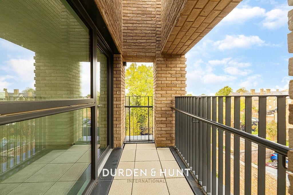 Additional image 15 of 2 bed flat for saleHigh Street, Epping CM16