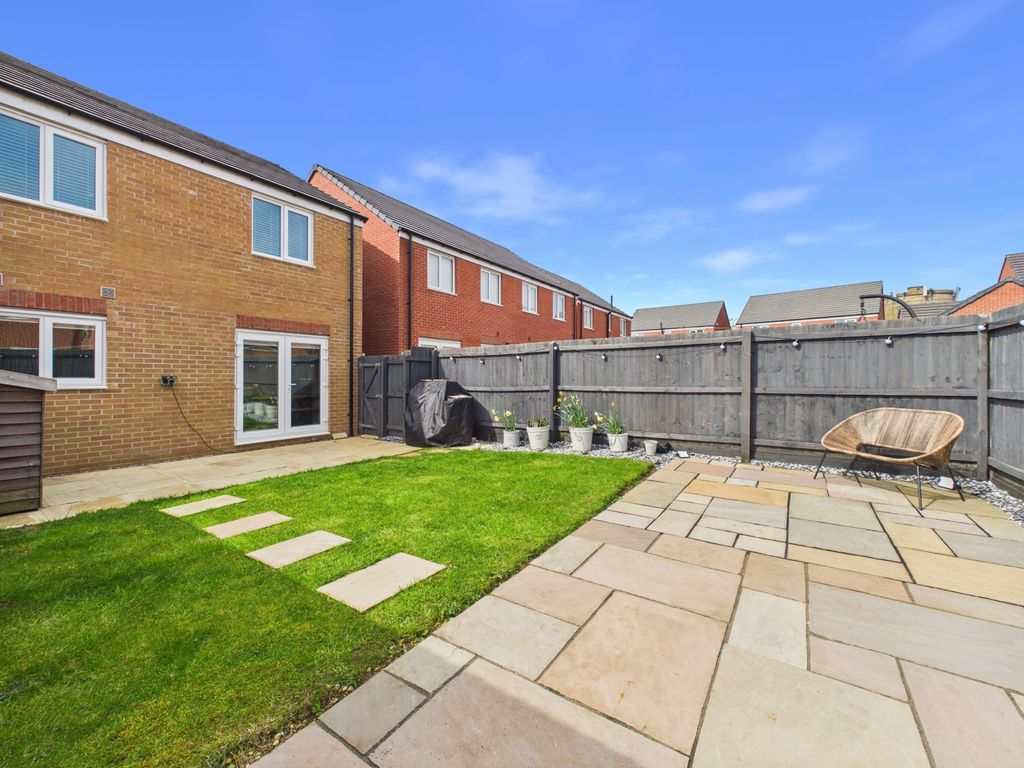 Property photo 2 of 18 2. Cam04922G0-Pr0134-Still011